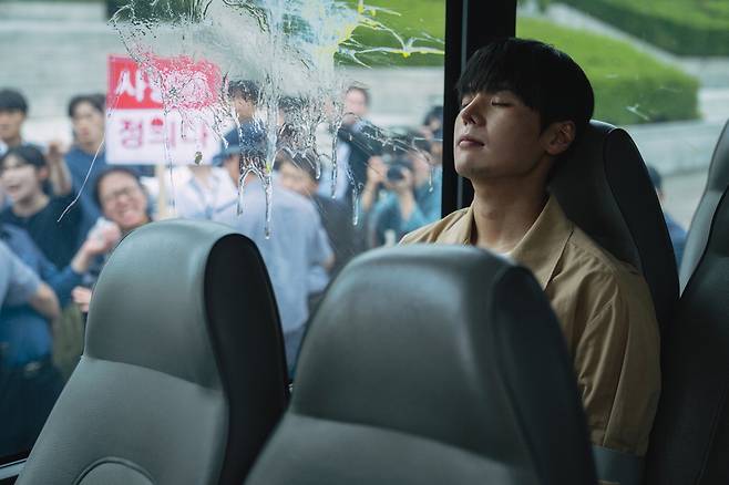 디즈니+ 시리즈 '블러디 플라워'의 한 장면.  월트디즈니 컴퍼니 코리아