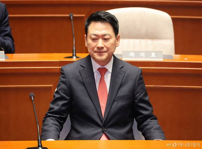 [서울=뉴시스] 김금보 기자 = 장동혁 국민의힘 대표가 24일 오전 서울 여의도 국회에서 열린 의원총회에 참석해 있다. 2026.02.24. kgb@newsis.com /사진=김금보