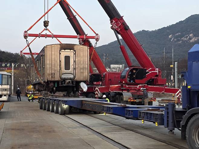 지하철 8호선 열차 복구 작업 모습. [서울교통공사 제공]