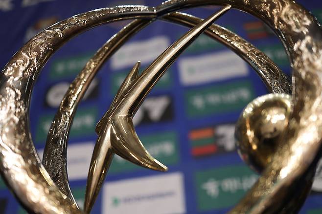 [서울=뉴시스] 프로축구 K리그1 우승 트로피. (사진=한국프로축구연맹 제공) *재판매 및 DB 금지