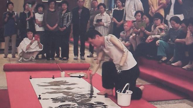 석 화백은 그림을 그려달라는 자식들의 말에 그림을 그리기 시작했다. 이후 서예와 크로키를 응용해 '수묵 크로키'라는 장르를 개척했다. 자료화면 캡처