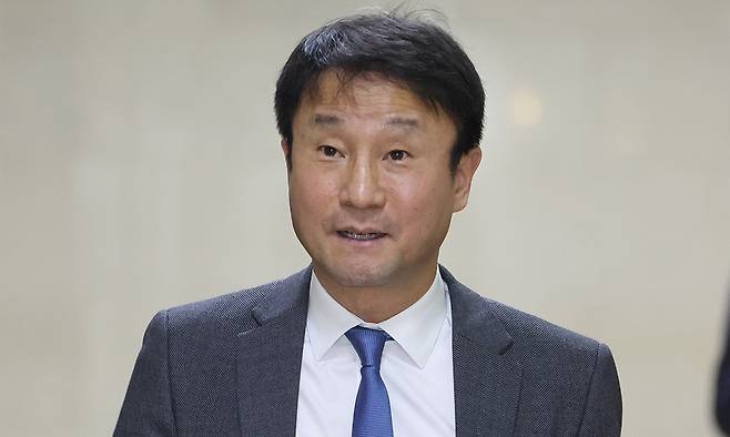 한병도 더불어민주당 원내대표가 24일 서울 여의도 국회에서 여야 원내대표 회동을 위해 이동하고 있다. 뉴시스