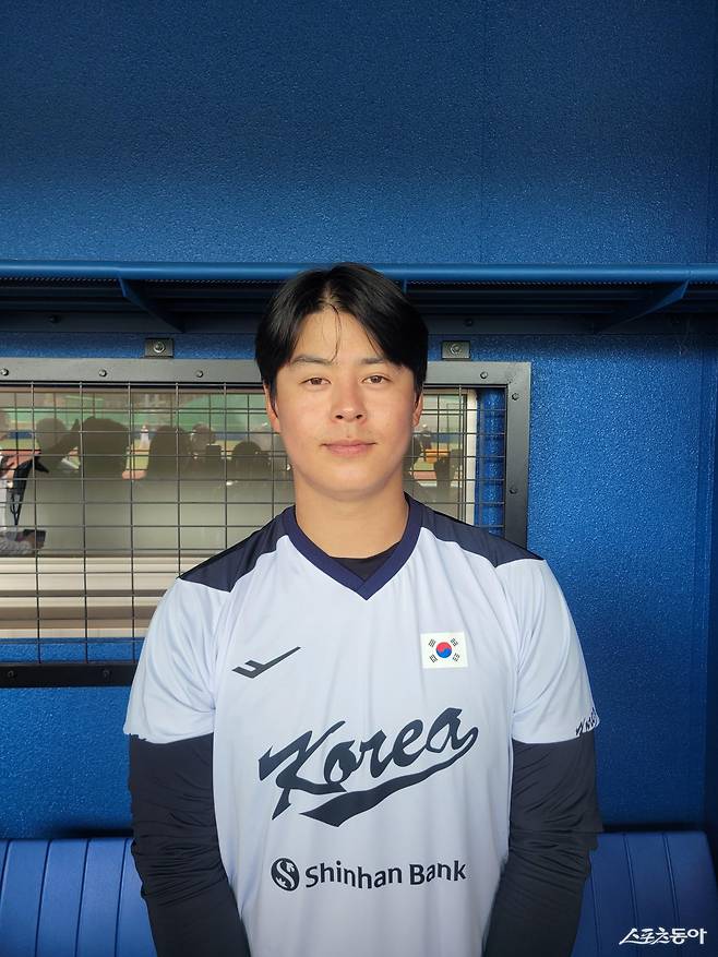 2026월드베이스볼클래식(WBC) 야구대표팀 노시환이 23일 일본 오키나와 카데나구장서 열린 한화와 연습경기를 앞두고 현장 취재진과 인터뷰를 가졌다. 노시환은 한화와 11년 총액 307억 원에 초대형 비FA 다년계약을 맺었다. 오키나와|장은상 기자 award@donga.com