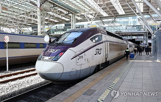 서울역 도착하는 SRT [연합뉴스 자료사진]