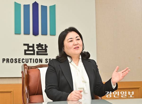 11일 인천 미추홀구 인천지방검찰청에서 만난 박성민 인천지검장은 “인천지검은 인천을 범죄로부터 지키는 든든한 울타리가 되겠다”고 말했다. /조재현기자 jhc@kyeongin.com