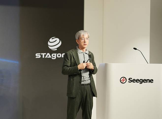 천종윤 씨젠 회장이 20~22일 씨젠 본사에서 열린 ‘2026 글로벌 세일즈·마케팅 컨퍼런스(GSMC)’에서 차세대 진단 전략과 중장기 비전에 대해 소개하고 있다.(사진제공=씨젠)