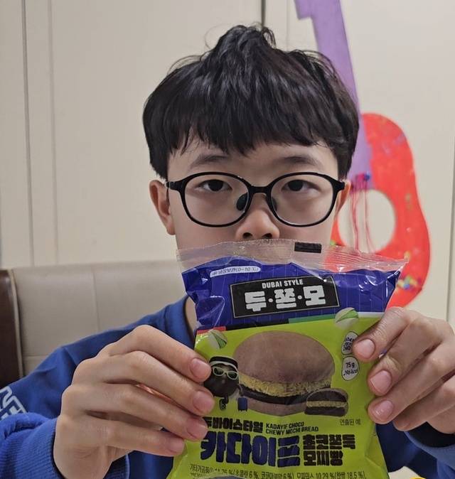 이마트24가 출시한 카다이프 초코쫀득 모찌빵의 부드러운 풍미는 재구매를 부르는 맛이었다.(김동욱 기자)