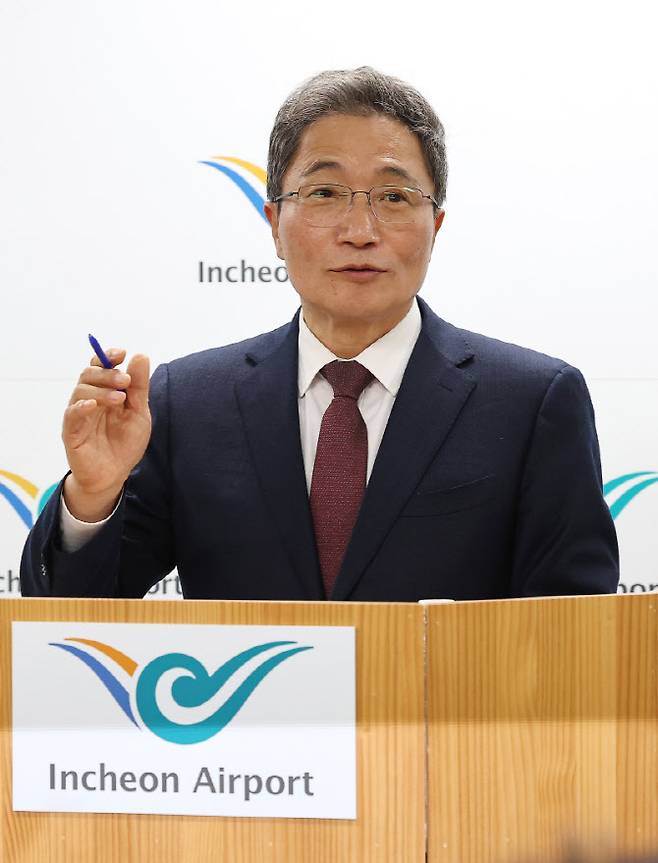 이학재 인천공항공사 사장이 25일 인천공항 제1터미널 기자실에서 간담회를 하고 있다. (사진 = 인천시 제공)