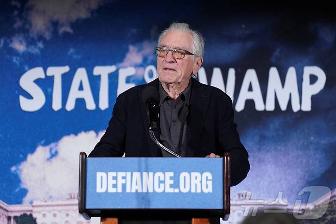 24일(현지시간) 미국 워싱턴 D.C 내셔널 프레스 클럽에서 배우 로버트 드 니로가 연설하고 있다. 2026. 02. 24. ⓒ 로이터=뉴스1