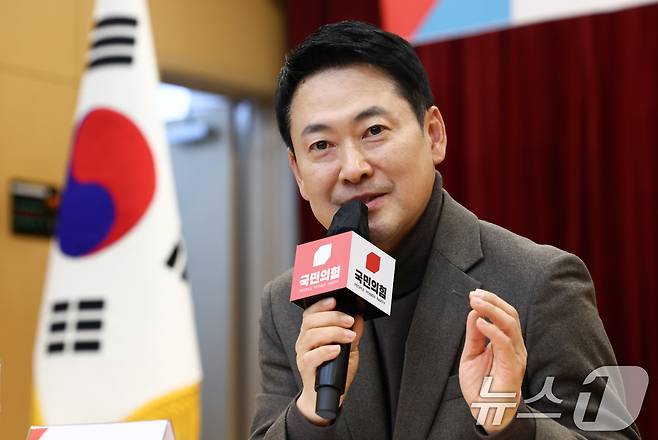 장동혁 국민의힘 대표가 25일 오후 서울 양천구 해누리타운에서 국민의힘 부동산정책 정상화 특별위원회가 주최한 부동산 관련 현장 간담회에서 발언하고 있다. 2026.2.25 ⓒ 뉴스1 최지환 기자