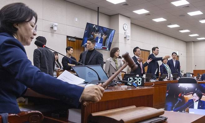 국회 법제사법위원회는 지난 24일 ‘전남광주 통합특별시 설치를 위한 특별법안’을 가결하고, 대구·경북과 충남·대전 특별법안은 지역 반발이 있다는 이유로 심의를 보류했다. 연합뉴스