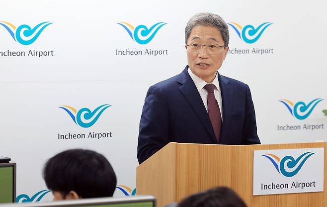 이학재 인천국제공항공사 사장이 25일 인천공항 제1여객터미널 기자실에서 기자간담회를 갖고 있다. 이학재 사장은 이번 기자간담회를 통해 지방선거 출마선언 생각은 없다고 밝혔다. 뉴스1