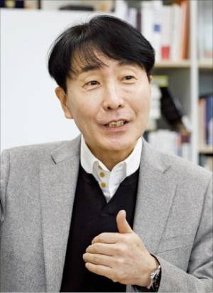 김현우 SBA 대표가 24일 서울 마포구 상암동 본사에서 인터뷰하고 있다.  이솔 기자