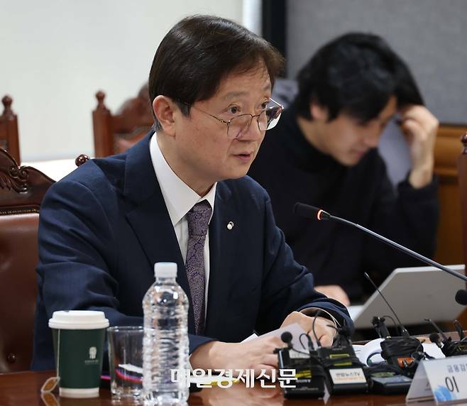 이찬진 금융감독원장이 지난 12일 서울 중구 은행회관에서 열린 은행장과의 간담회에서 발언하고 있다. [매경DB]
