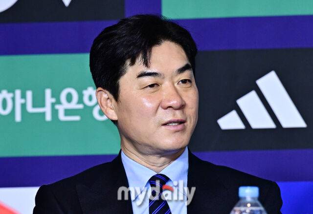 인천 유나이티드 윤정환 감독이 25일 서울 서대문구 스위스 그랜드 호텔에서 진행된 하나은행 2026 K리그 개막 미디어데이에 참석했다./스위스그랜드호텔=한혁승 기자