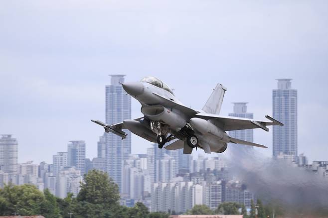 이륙하는 KF-16 전투기.[뉴시스]