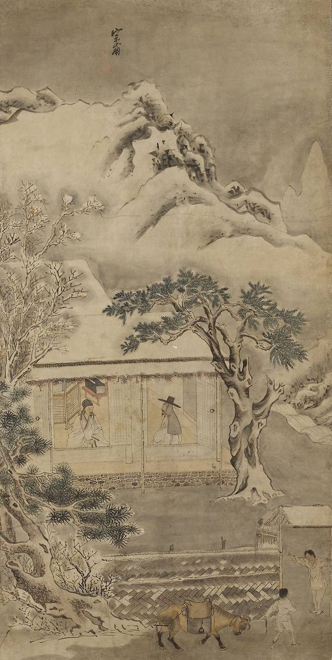 [서울=뉴시스] 조영석 '설중방우도.'정선의 오랜 벗인 관아재 조영석의 대표작이다. 겨울밤, 한 사내가 눈길을 헤치고 벗을 찾아와 이야기를 나누는 장면이 그려져 있다. 이 작품은 중국의 북송(北宋) 태조 조광윤(趙匡胤, 재위 960-976)이 눈 내리는 밤 신하 조보(趙普)(922-992)의 집을 찾아가 나랏일을 논했다는 고사를 바탕으로 한다. 건물과 담장은 벽돌 기단의 중국식 건축이지만, 인물은 조선풍 옷차림으로 그려 중국 고사를 조선 화가의 시선으로 재해석했다. (사진=국립중앙박물관 제공) 2026.02.24. photo@newsis,com *재판매 및 DB 금지