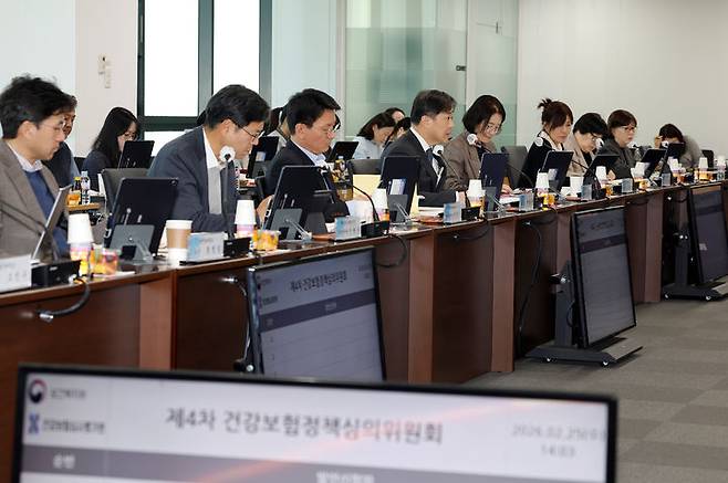 [세종=뉴시스]  シザンはイ・ヒョンフン保健福祉部2次官が25日第4次健康保険政策審議委員会を駐在して発言している姿。 （写真＝福祉省提供）2026.02.25。 photo@newsis.com *再販およびDB禁止