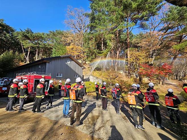 [양산=뉴시스] 통도사에서 산불대응 합동 훈련을 하고 있다. (사진=뉴시스 DB). photo@newsis.com *재판매 및 DB 금지
