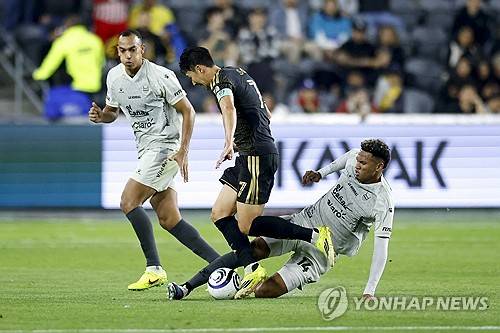 드리블하는 손흥민 [연합뉴스 자료사진]