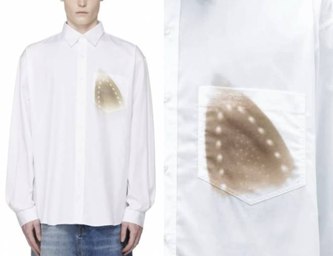 프랑스의 명품 스트릿 패션 브랜드 ‘베트멍’이 최근 출시한 ‘화이트 아이로닝 번 그래픽 셔츠’. 왼쪽 가슴 부분에 다림질하다 태운 자국을 본뜬 디자인이 프린트 돼 있다. 사진=베트멍 공식 홈페이지