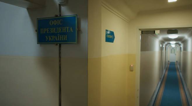 볼로디미르 젤렌스키 우크라이나 대통령은 러시아의 침공 4주년인 24일(현지시간) 수도 키이우 반코바 모처 지하벙커에서 대국민 메시지를 발표하고 있다. 2026.2.24 우크라 대통령실