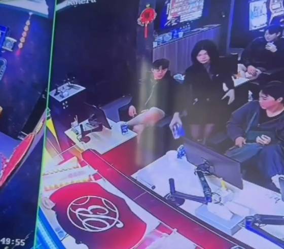 온라인 커뮤니티를 통해 공개된 롯데 선수들의 모습이 담긴 CCTV 영상. /사진=온라인 커뮤니티
