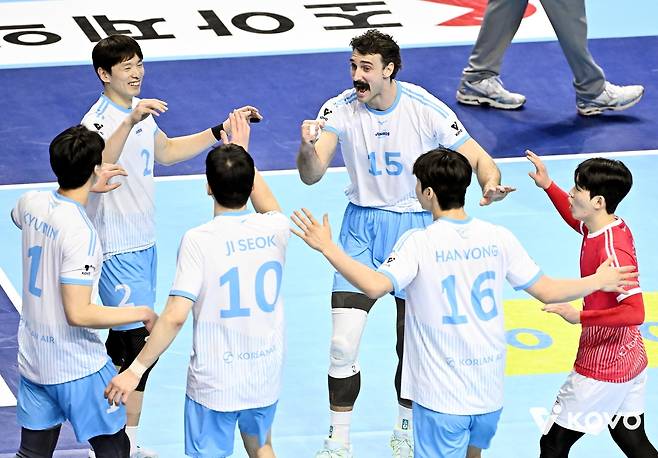 득점 후 기뻐하는 대한항공 선수들 [한국배구연맹 제공. 재판매 및 DB 금지]