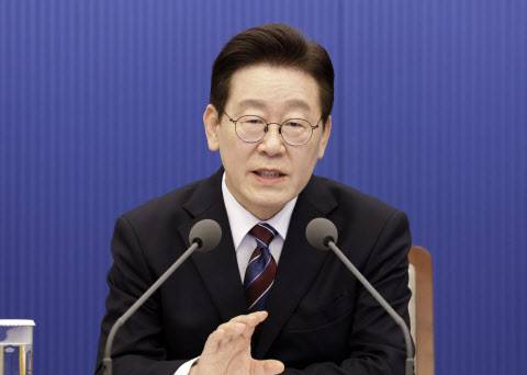 이재명 대통령이 26일 청와대에서 열린 수석보좌관회의에서 발언하고 있다. (사진=연합뉴스)