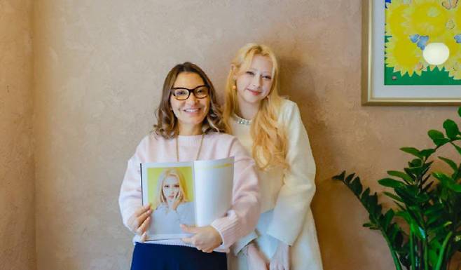 호잔젤라 다시우바 여사(왼쪽)와 가비(사진=디알뮤직)