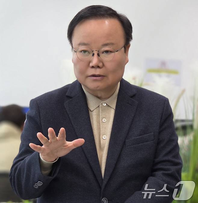 김재원 경북지사 예비후보가 26일 구미시청에서 기자회견을 하고 있다. 2026.2.26 ⓒ 뉴스1 정우용 기자