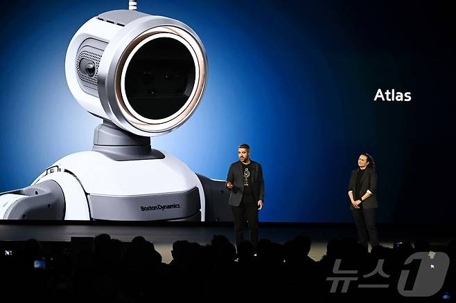 현대차는 지난달 CES 2026에서 자회사 보스턴 다이내믹스의 제조 휴머노이드 '아틀라스'를 공개한 후 주가가 급등해 59만 원까지 상승했다(공동취재) 2026.1.6 ⓒ 뉴스1 황기선 기자