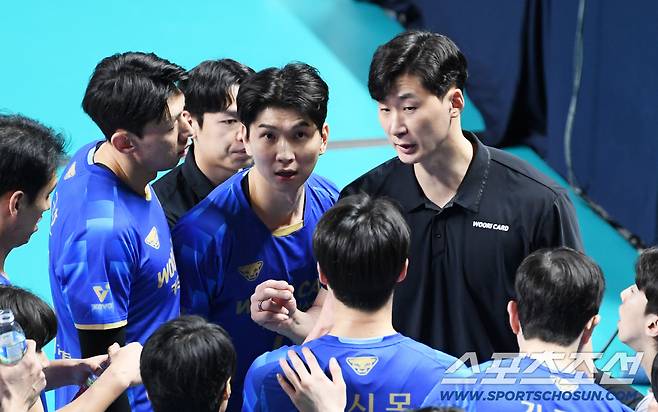 30일 장충체육관에서 열린 V리그 우리카드와 삼성화재의 경기. 우리카드 박철우 감독대행이 작전 지시를 하고 있다. 장충=박재만 기자 pjm@sportschosun.com/2026.01.30/