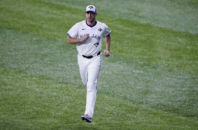 맥스 슈어저가 토론토에서 한 시즌을 더 뛰기로 했다. 기본 연봉은 300만달러다. AP연합뉴스