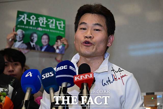 전 한국사 강사 전한길 씨는 이준석 대표에게 "의원직을 걸어도 좋다"고 맞받았다. /남윤호 기자