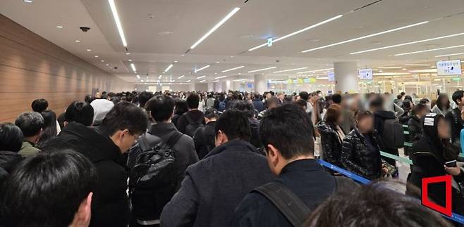 지난 1월16일 오후 5시 인천공항 T2의 입국 대기줄. 독자 제공