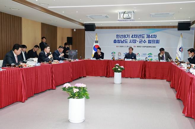 이응우 계룡시장은 25일 청양군 충남사회적경제혁신타운에서 열린 민선8기 4차년도 제4차 '충청남도 시장·군수협의회'에서「육·해·공군 등 3軍 본부 핵심지역 지원 특별법」제정을 공식 건의했다. 계룡시 제공