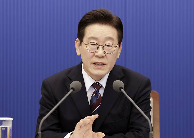 이재명 대통령이 26일 청와대에서 열린 수석보좌관회의에서 발언하고 있다. 연합뉴스