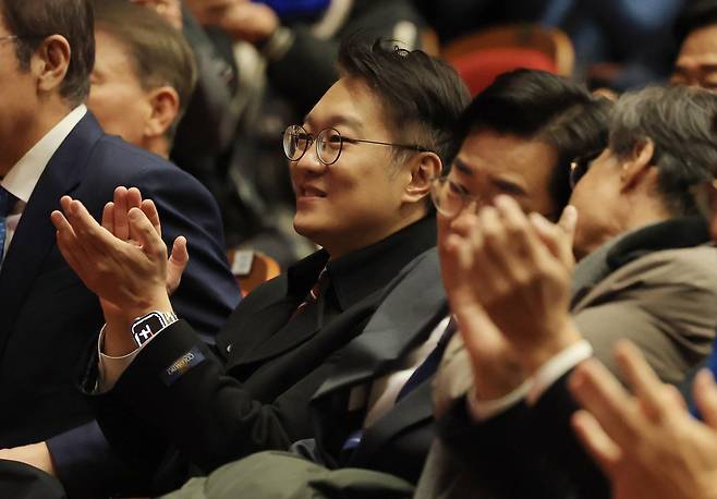 김남준 전 청와대 대변인이 23일 인천 계양구 계양문화회관에서 열린 더불어민주당 인천시당 김민석 국무총리 초청 K-국정설명회에서에서 박수를 치고 있다. 2026.2.23 뉴스1