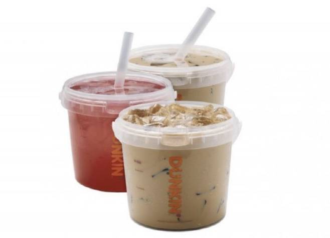 미국 던킨이 일부 매장에서 시범 판매 중인 '양동이 음료' (사진=던킨)