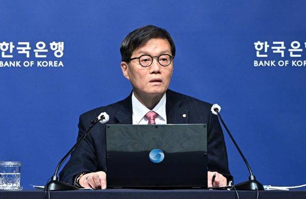 이창용 한국은행 총재가 26일 서울 중구 한국은행 본관에서 열린 기자간담회에서 발언하고 있다. 사진공동취재단