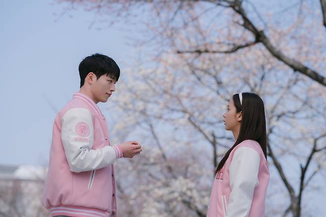 "Boyfriend on Demand," starring Seo Kang-joon (left) and Jisoo (Netflix)