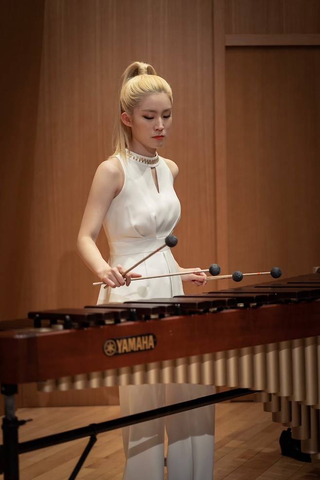 지난 2023년 금호문화재단의 기획공연 ‘금호라이징스타’의 일환으로 공성연이 마림바를 연주하고 있다.    (c)공성연