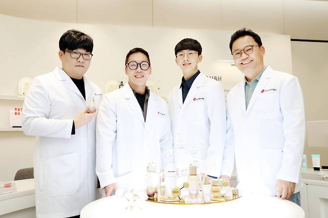 왼쪽부터 전승현 팀장, 강성수 책임연구원, 구본일 책임연구원, 강내규 CTO