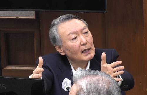 윤석열 전 대통령이 비상계엄을 통해 국회 기능을 마비시키려 한 혐의로 1심에서 무기징역을 선고받았다. 사진은 지난 1월 13일 서울 서초구 서울중앙지방법원 417호 형사대법정에서 열린 내란 우두머리 혐의 결심공판에서 최후진술하고 있는 모습.