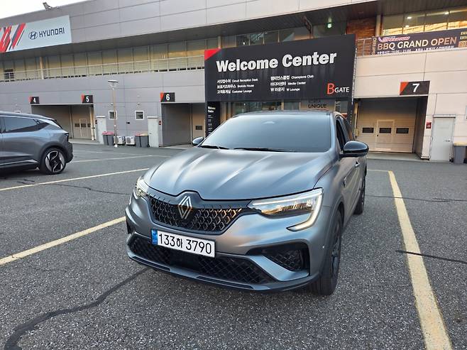 르노코리아 아르카나 e-테크(tech) 하이브리드 최상위 트림 '에스프리 알핀'. /사진=강주헌 기자