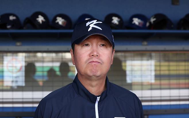 류지현 대표팀 감독이 오키나와 캠프에서 인터뷰를 하고 있다. [오키나와=연합]