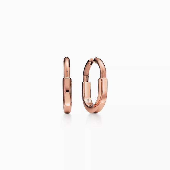 티파니 락 이어링(옐로우·로즈·화이트 골드) 미디엄 사이즈는 기존 705만 원에서 790만원으로 약 12.1% 인상됐다. 티파니 제공