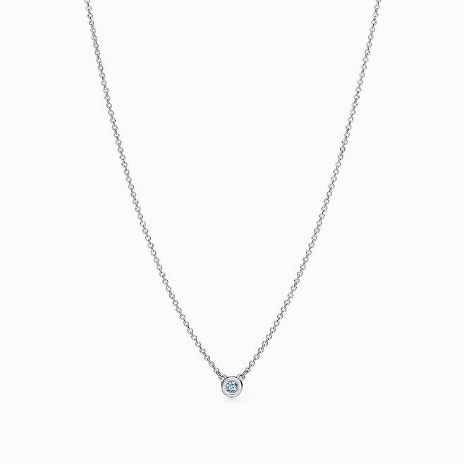 엘사 퍼레티™ 컬러 바이 더 야드 아쿠아마린 펜던트 실버 목걸이는 72만 원에서 81만 원으로 10% 넘게 올랐다. 티파니 제공