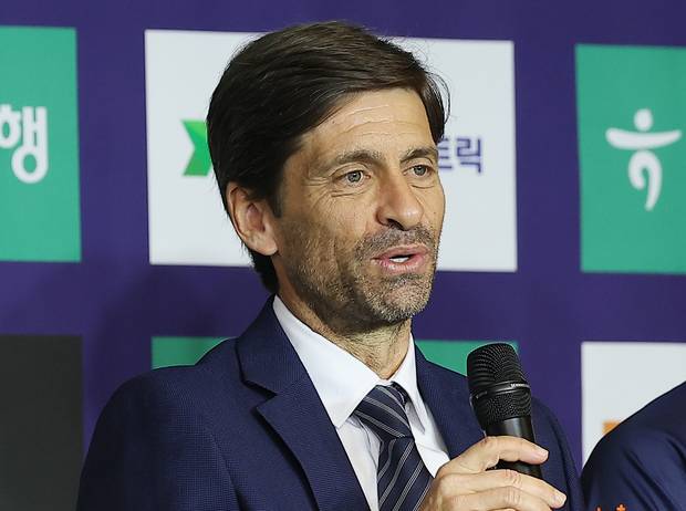 세르지우 코스타 제주SK FC 감독이 25일 서울 서대문구 스위스 그랜드호텔 컨벤션센터에서 열린 ‘하나은행 K리그 2026 개막 미디어데이’에서 발언하고 있다. 연합뉴스